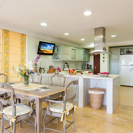 Villa Sonnenland Grande Private Outdoor Pool Bbq Facilities Shaded Outdoor Dining Area Sonnenland Gran Canaria Las Palmas de Gran Canaria